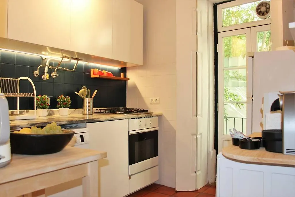 Sm1-Happy At Hip Pr.Real & Bair.Alto + Private Patio! Apartment Lisbon